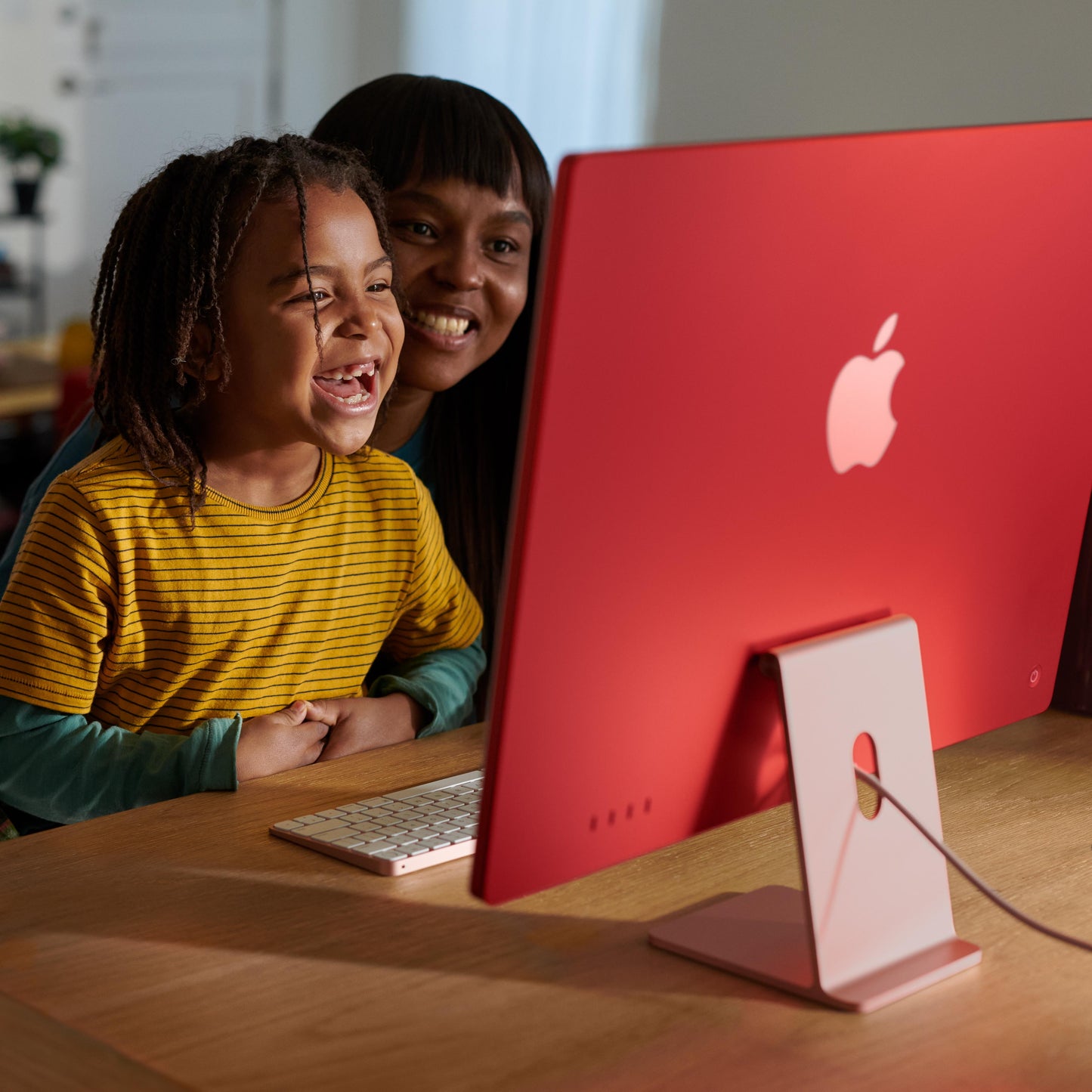 24-inch iMac with Retina 4.5K display: Apple M3 chip with 8‑core CPU and 10‑core GPU, 512GB SSD - Blue